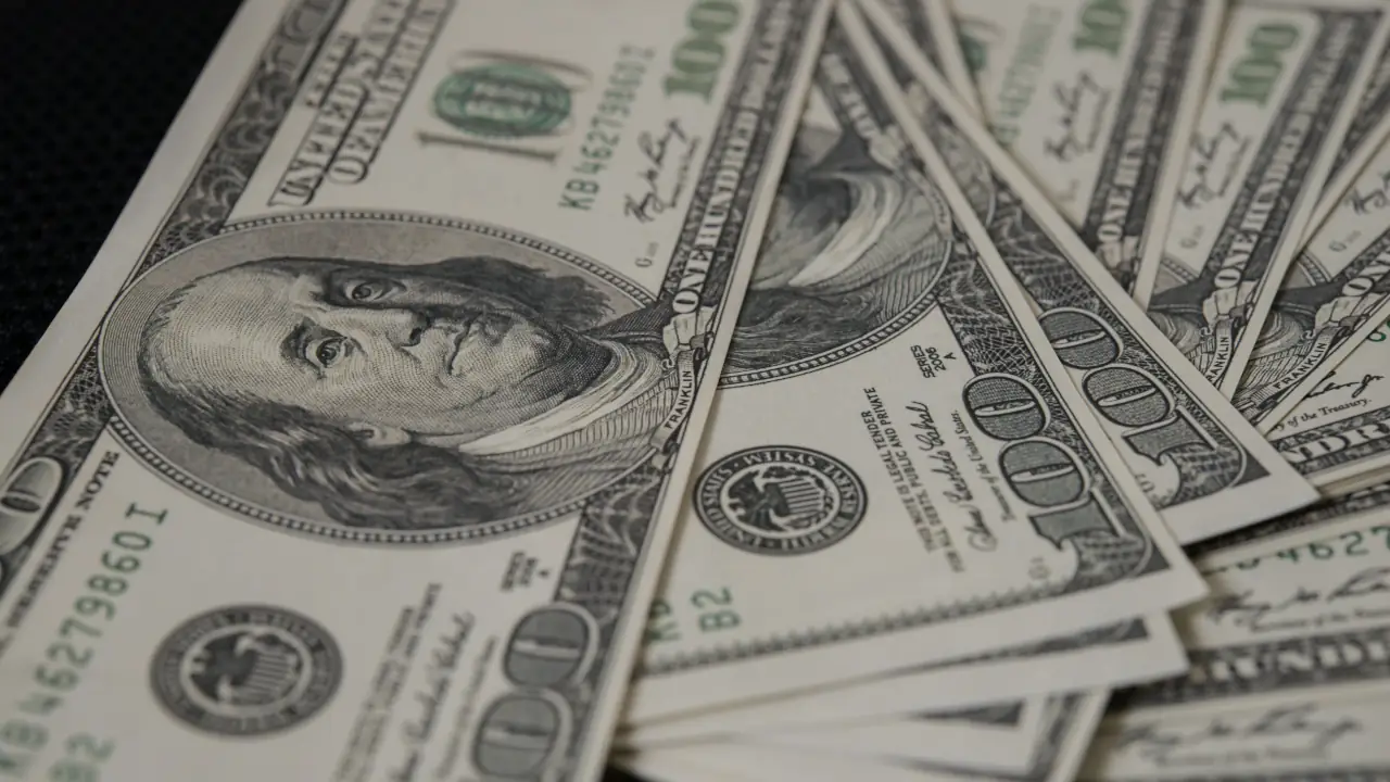 Dólar hoje recua e chega a R$ 4,97 com mercado atento a negociações entre EUA e Irã