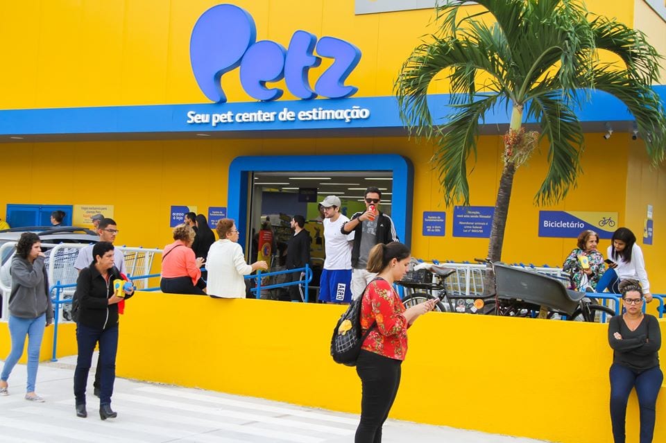 Estreia da Petz (PETZ3) e alta do setor de serviços: destaques do sábado