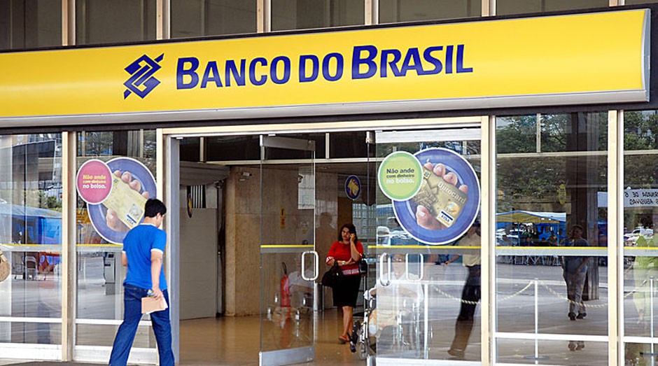 Banco do Brasil (BBAS3): Fitch mantém rating BB- e perspectiva negativa