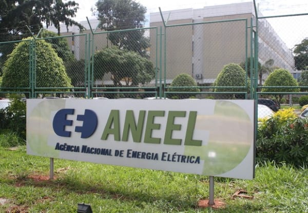 Aneel quer instituir taxa para consumidores que produzem própria energia elétrica