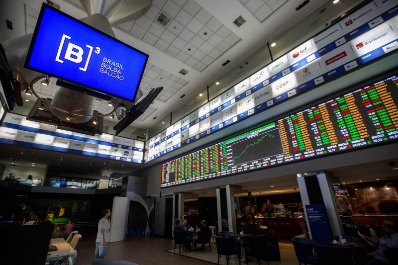 B3 (B3SA3): exercício de opções sobre ações, units e ETF movimenta R$ 17,2 bi