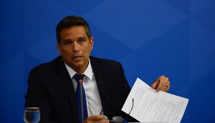 Campos Neto alerta sobre aumento de gastos sem suporte fiscal