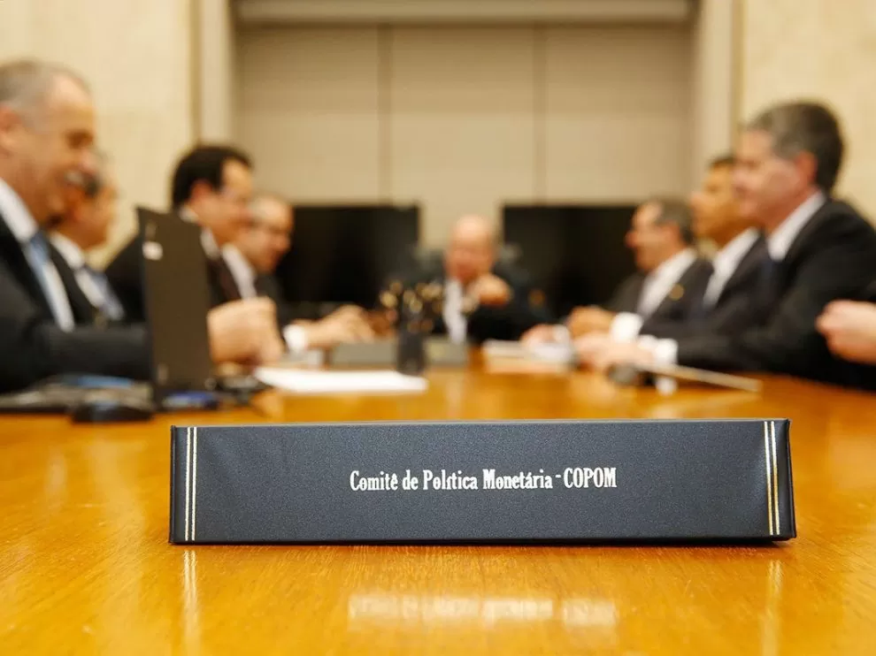 Copom eleva taxa Selic em 1,5 ponto, chegando a 10,75%