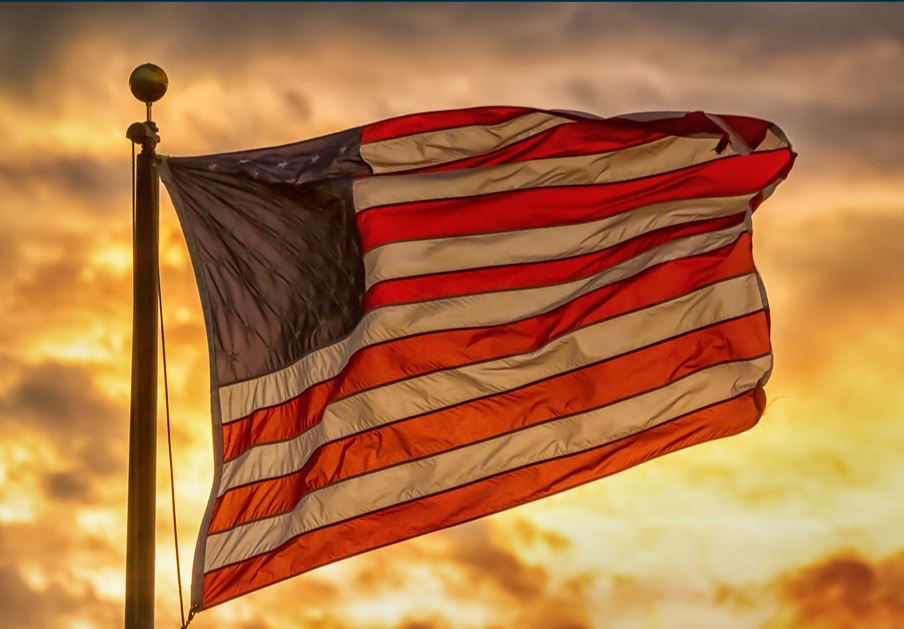 Novos pedidos de seguro-desemprego nos EUA ficam em 444 mil, melhor que a projeção