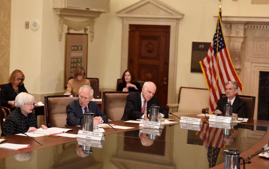 Fed vê melhora na economia, mas manterá “suporte monetário”