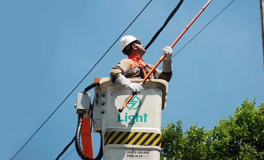 Light (LIGT3) fará emissão de debêntures; Sequoia (SEQL3) avalia nova oferta de ações