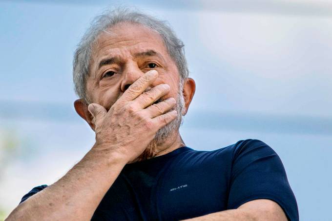 Bolsa recua com volta de Lula à disputa presidencial
