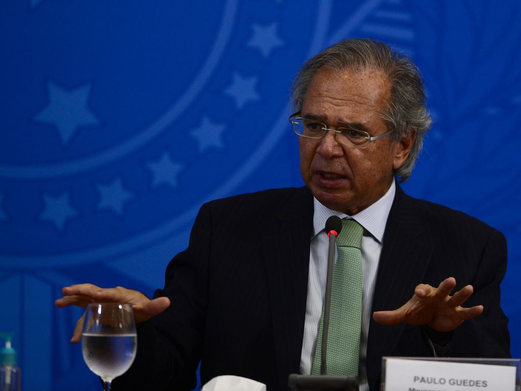 Guedes defende inclusão de orçamento de guerra no pacto federativo