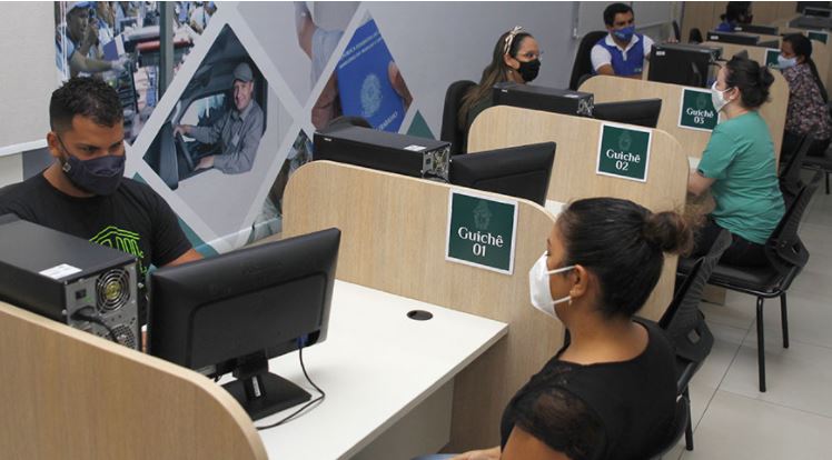 Taxa de desemprego se mantém em 14,7%, dentro da projeção