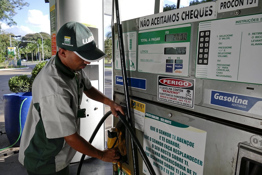 Petrobras (PETR4) aumenta litro da gasolina em R$ 0,15 nas refinarias