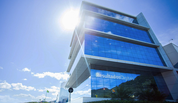 RD Station é disputada por Totvs (TOTS3) e Locaweb (LWSA3)