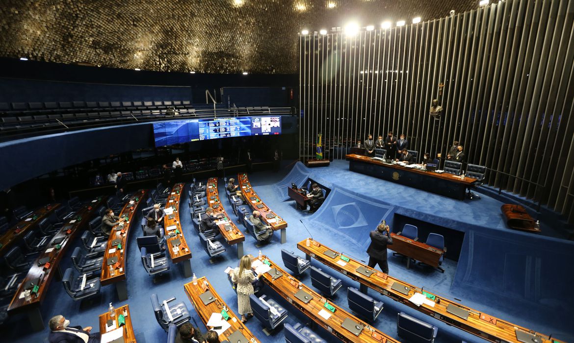 Eletrobras (ELET6): relatório da MP é lido no Senado e votação, adiada