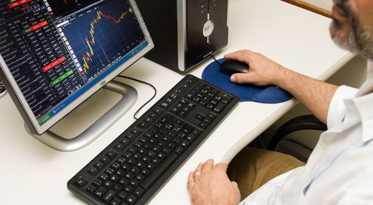 Volume de serviços cresce 1,7% em junho, bem acima da projeção de 0,2%