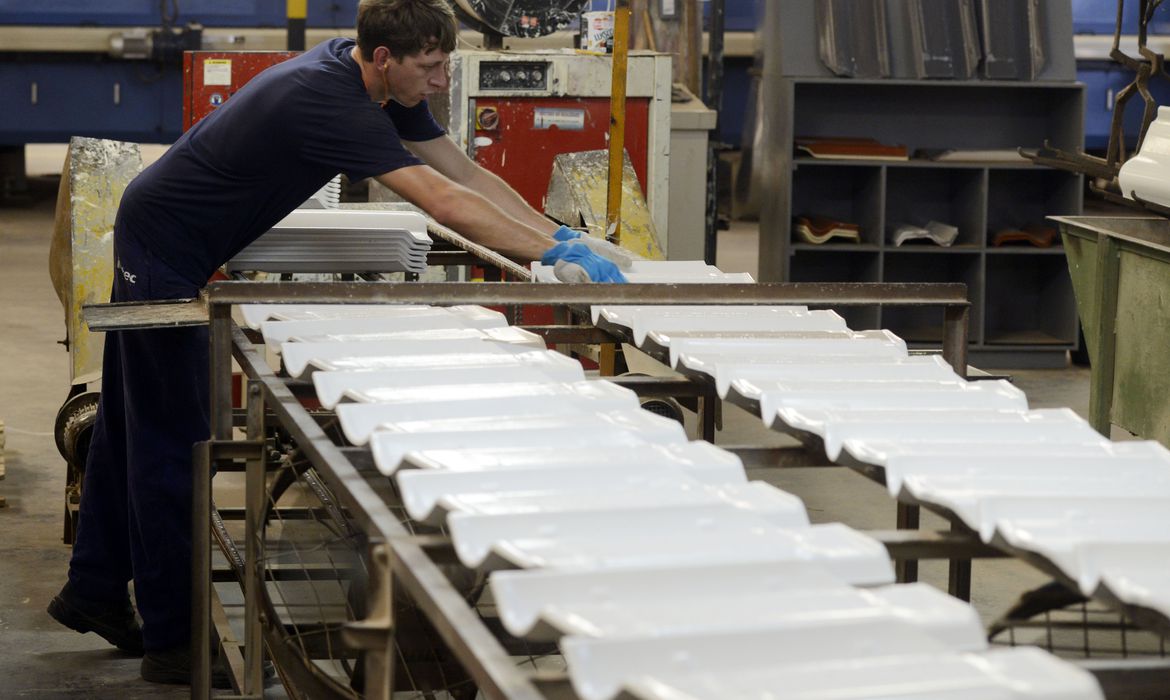 Ipea: Indicador de Consumo Aparente de Bens Industriais cai 5,4%