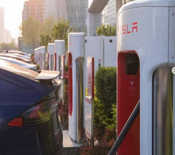 BDRs têm volume recorde; Tesla (TSLA34) e Mercado Livre (MELI34) lideram em 2020