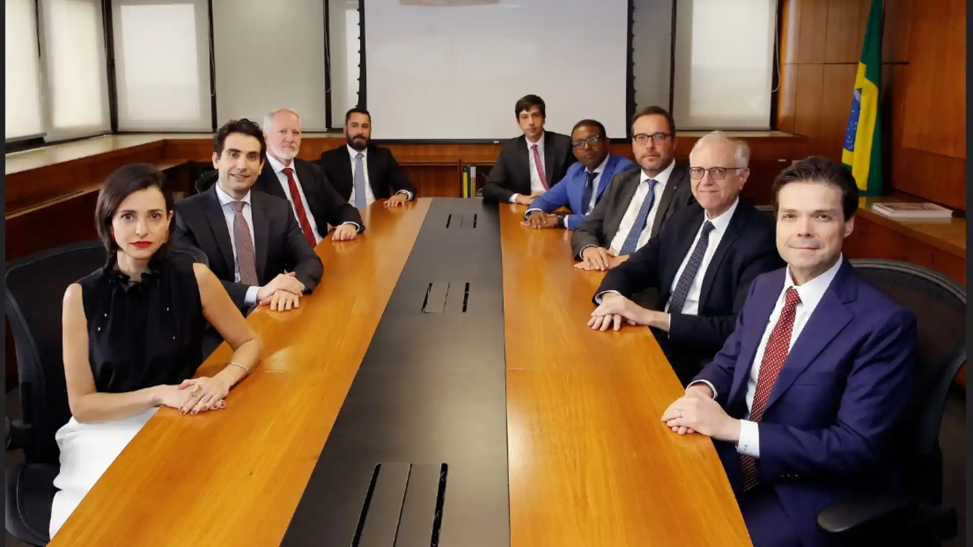 Copom mantém Selic em 15% por “tempo bastante prolongado”