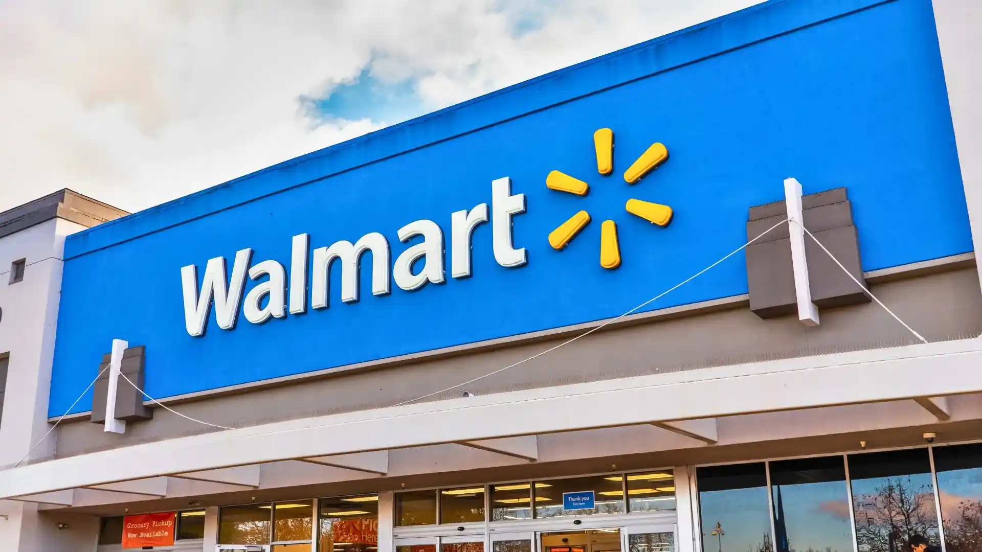 Balanço da Walmart 1TRI25: lucro cai 12,1%, mas resultado ajustado supera projeções