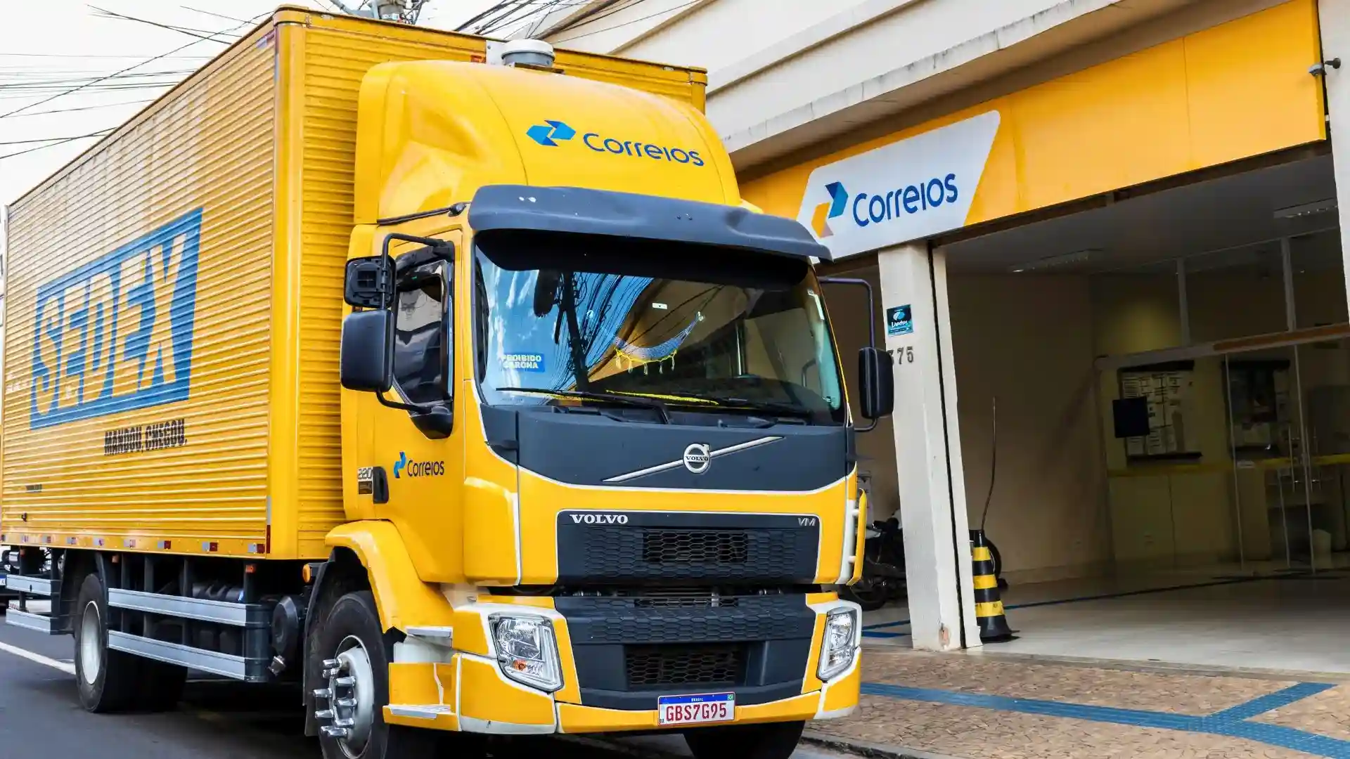 Caminhão dos Correios, simbolizando o prejuízo da empresa
