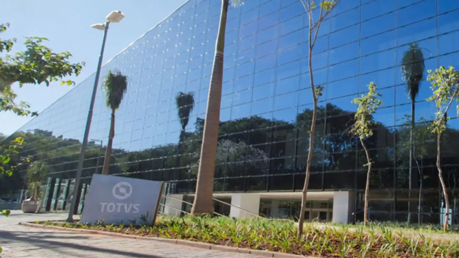 TOTVS (TOTS3) nega contrato para venda de participação na Dimensa