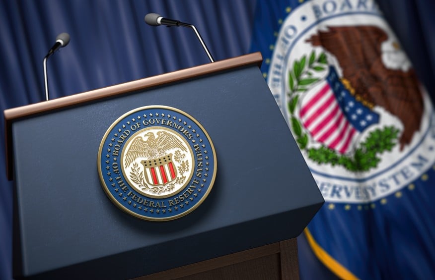 Imagem de púlpito vazio, onde o presidente do Fed dá entrevistas