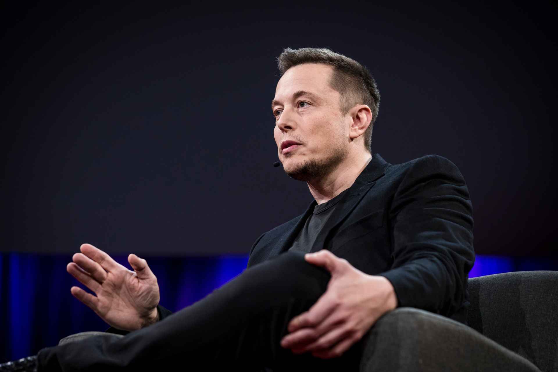 Elon Musk compra ações da Tesla