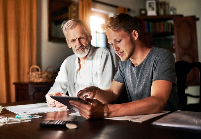 Pai e filho falam sobre riqueza geracional