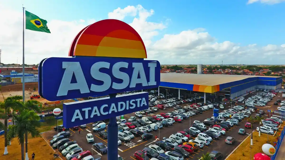 Assaí (ASAI3) despenca após Irmãos Muffato adquirirem 10% da varejista; mercado reage a incertezas