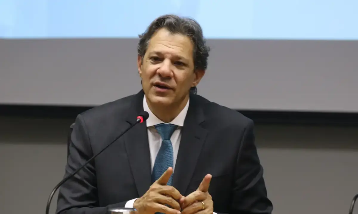 Haddad nega risco de crise fiscal e promete superávit nas contas públicas em 2026