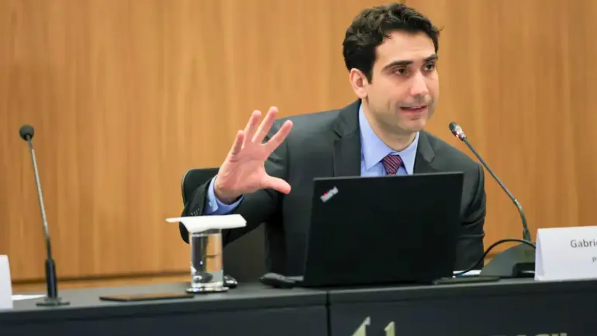 Galípolo defende debate sobre política monetária, mas diz que BC “não pode brigar com os dados”