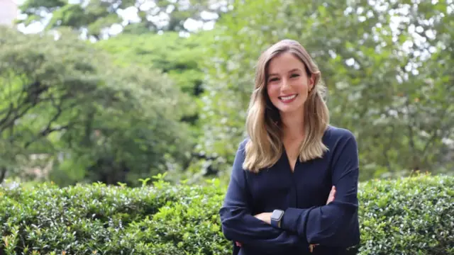 Brasileira bilionária de 29 anos supera Taylor Swift e vira a self-made mais jovem do mundo