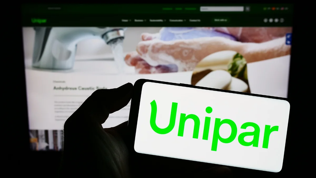 Tela de celular exibindo o nome "Unipar" em verde neon, simbolizando a disparada da ação (UNIP6) após a aprovação de R$ 700 milhões em dividendos.