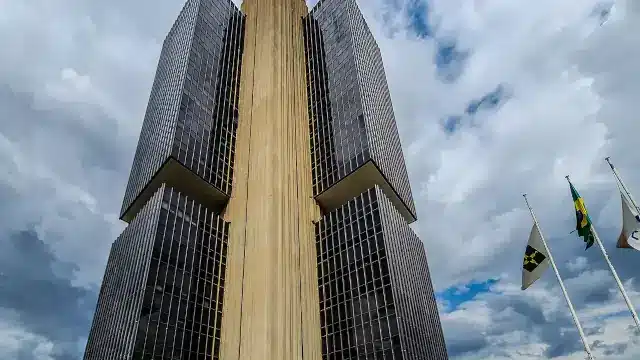 “Corte da Selic deve começar com cautela”, diz economista-chefe da EQI Investimentos