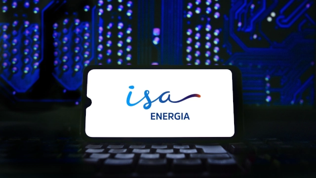 Logo da ISA Energia em celular