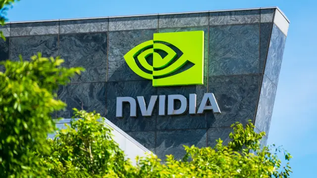 Nvidia supera expectativas e sustenta rali em Wall Street