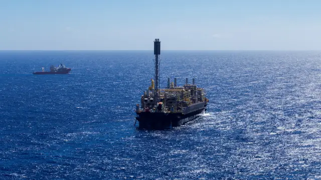 Plataforma da Petrobras no alto mar