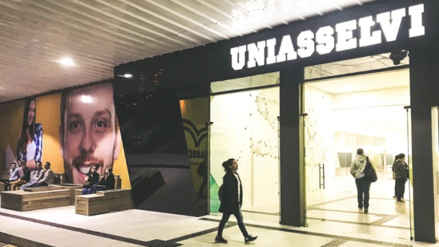 Fachada da Uniasselvi, da Vitru