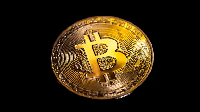 Bitcoin volta a subir e supera US$ 71 mil após fala de Trump