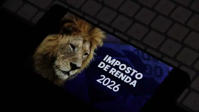 Imagem de leão ao lado da inscrição do Imposto de Renda 2026