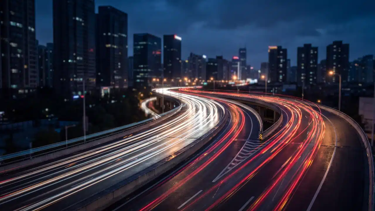 Rodovia à noite, como operada pela Motiva