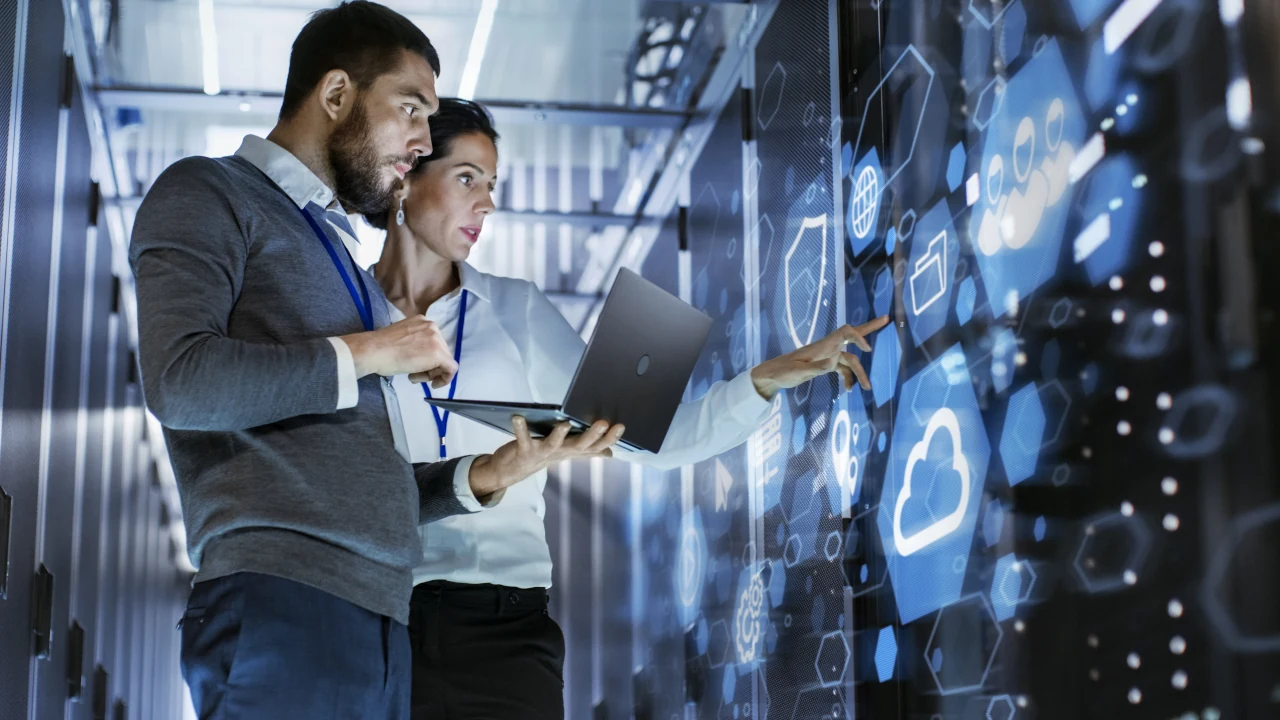 Servidores de computadores retratando serviço da Allied