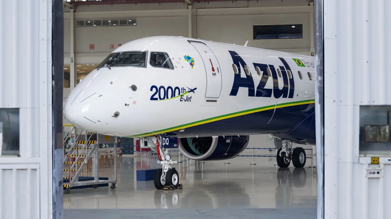 E-Jet da Embraer entregue à Azul