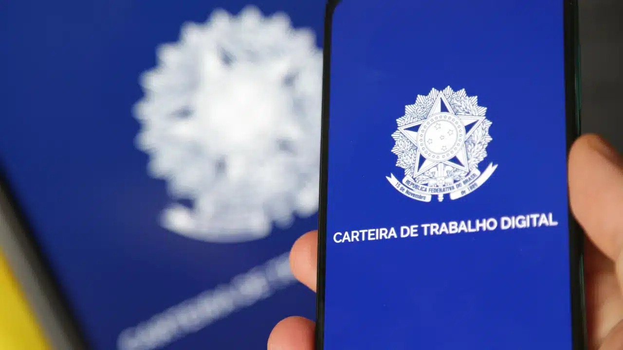 Imagem de carteira de trabalho para ilustrar Caged