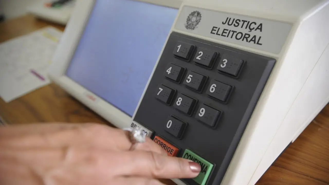 Entre o favoritismo nas urnas e o prêmio nos ativos domésticos
