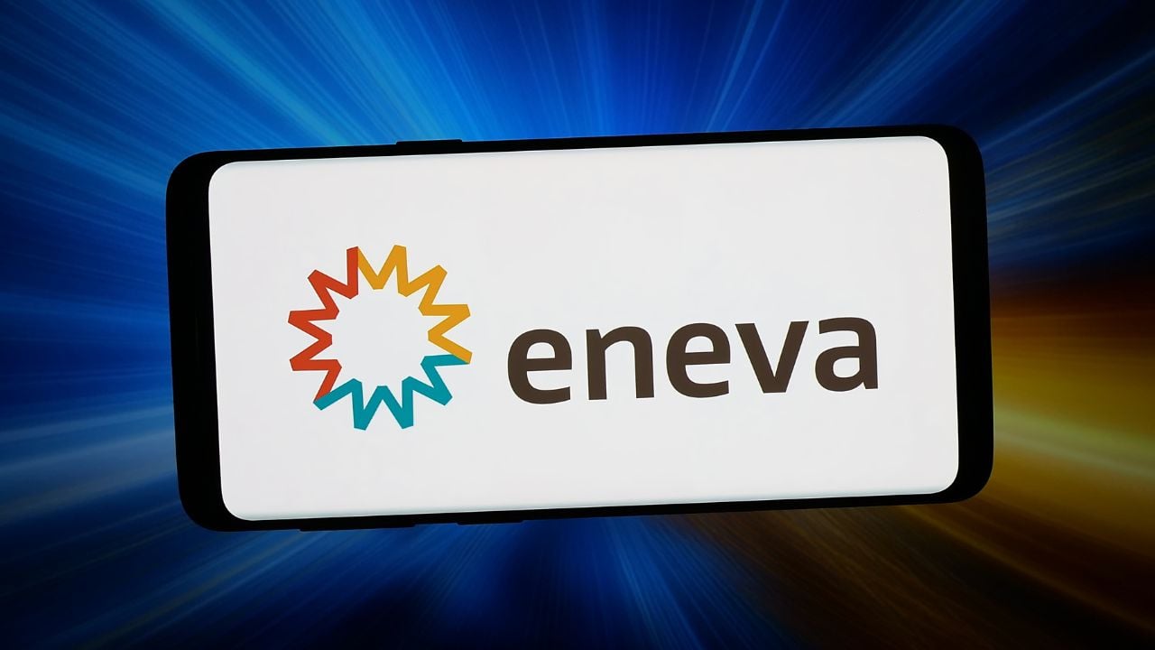 Logo da Eneva em tela de celular