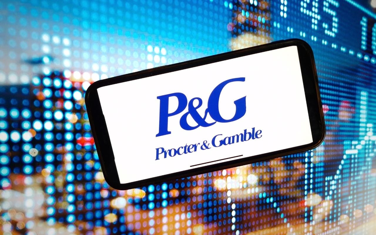 Logo da Procter & Gamble em tela de celular